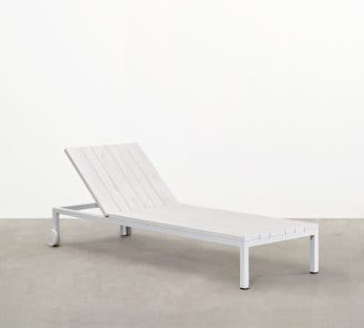The Linear Sunlounge is a luxury modern outdoor sunlounge. Outwardly unassuming, look closer to see why Linear has become a Tait classic.